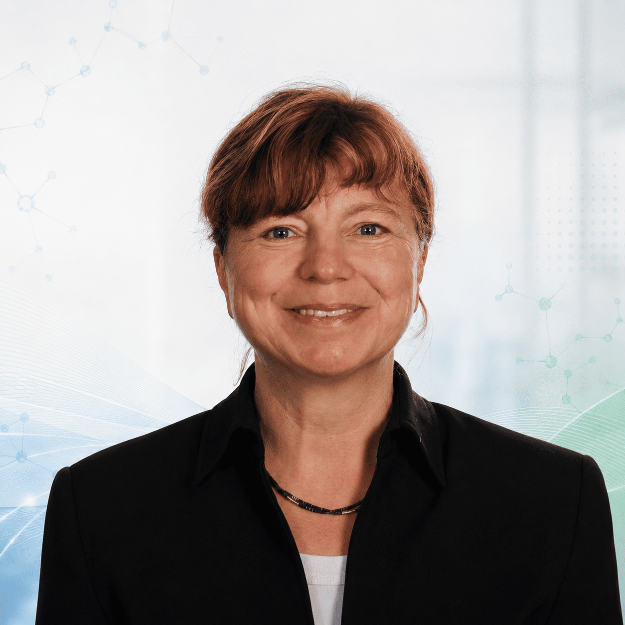 Dr. Eike Kretzschmar bei der Materialuntersuchung